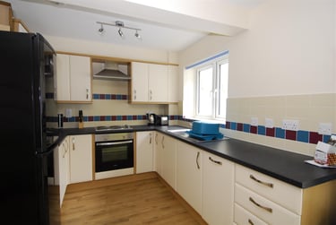 4 bed house, Quaker Lane, Peverell, Plymouth, PL34SQ - Image 2